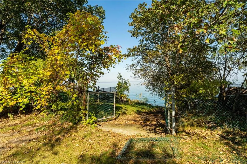 1023 North Service Road