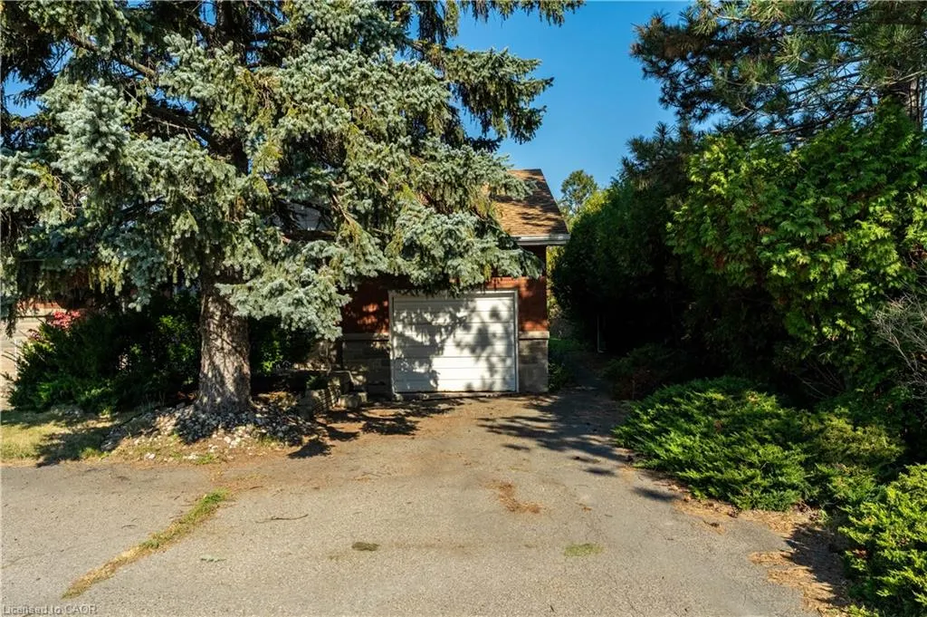 1023 North Service Road