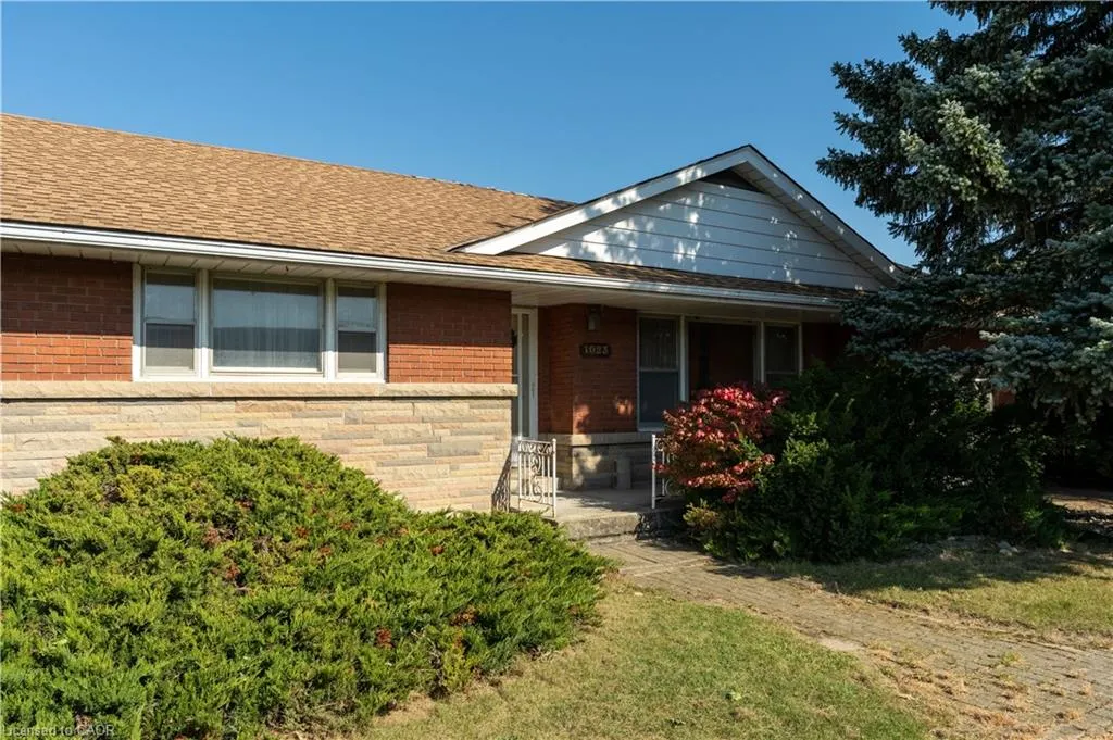 1023 North Service Road