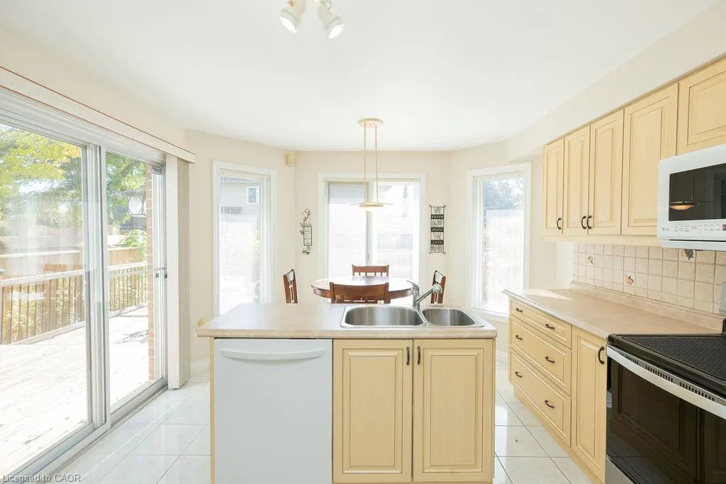 7 Falconridge Drive
