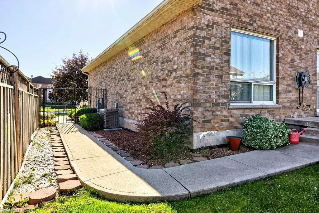 13 Chianti Crescent