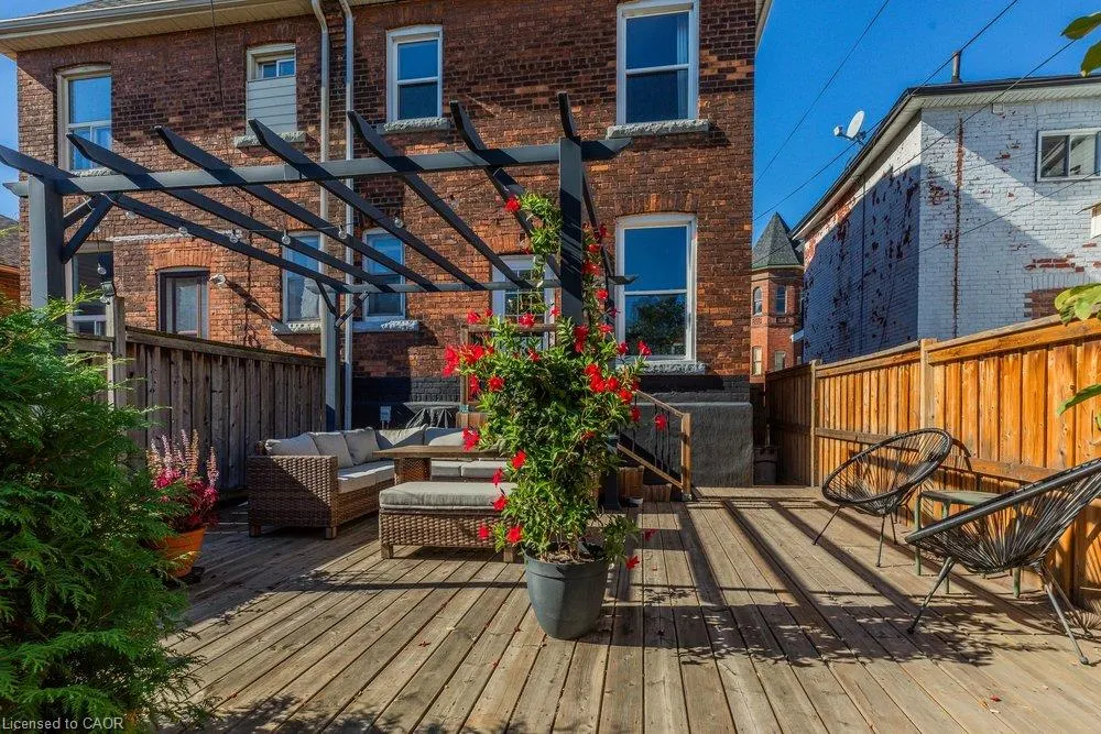 74 Emerald Street N
