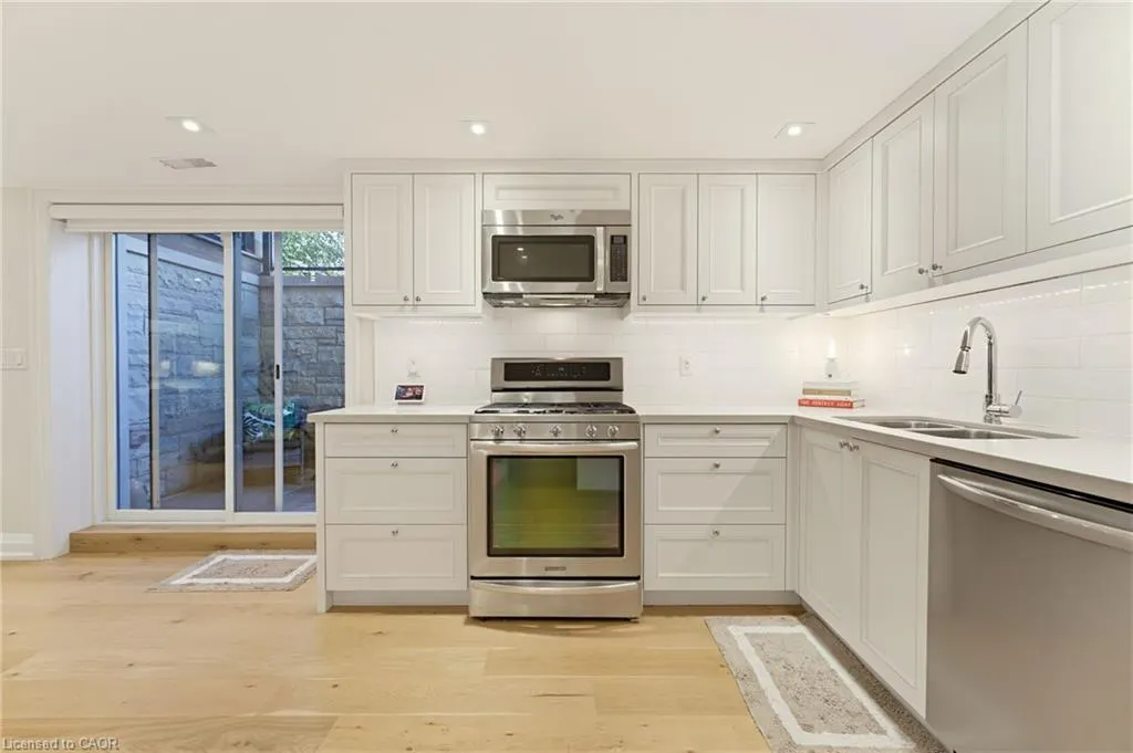 212 Stadacona Avenue