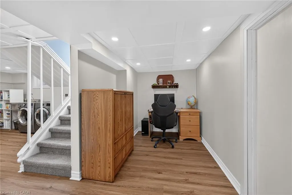10 Mulock Avenue