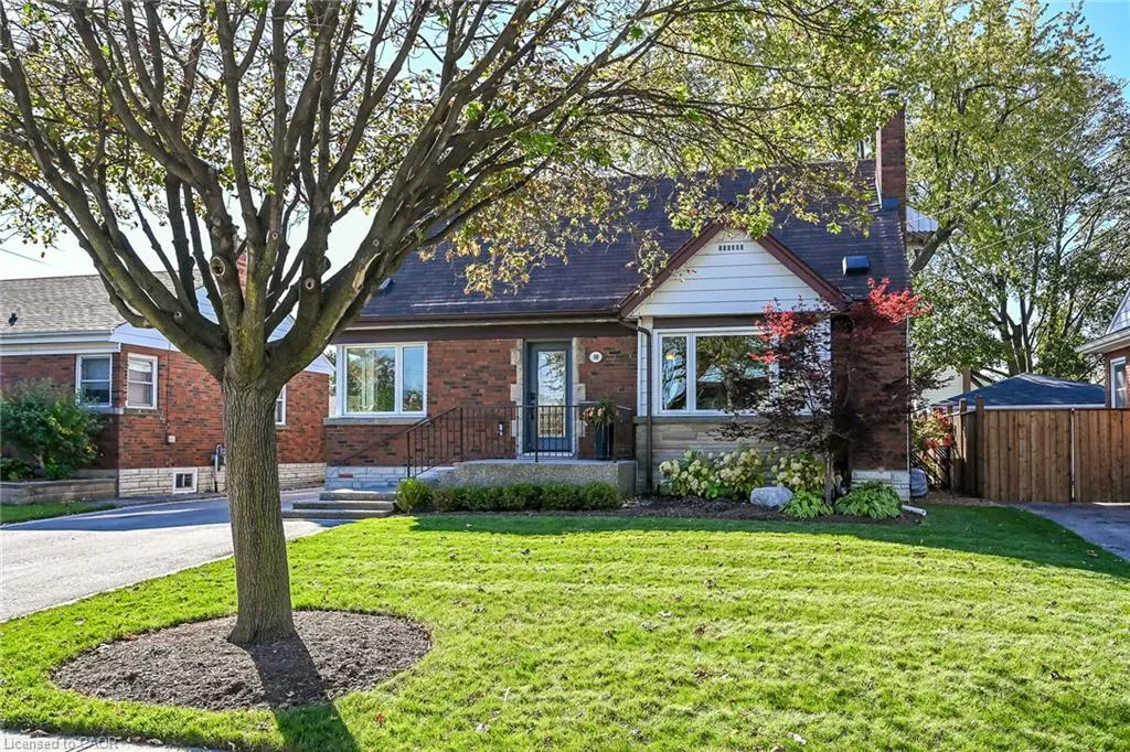 10 Mulock Avenue