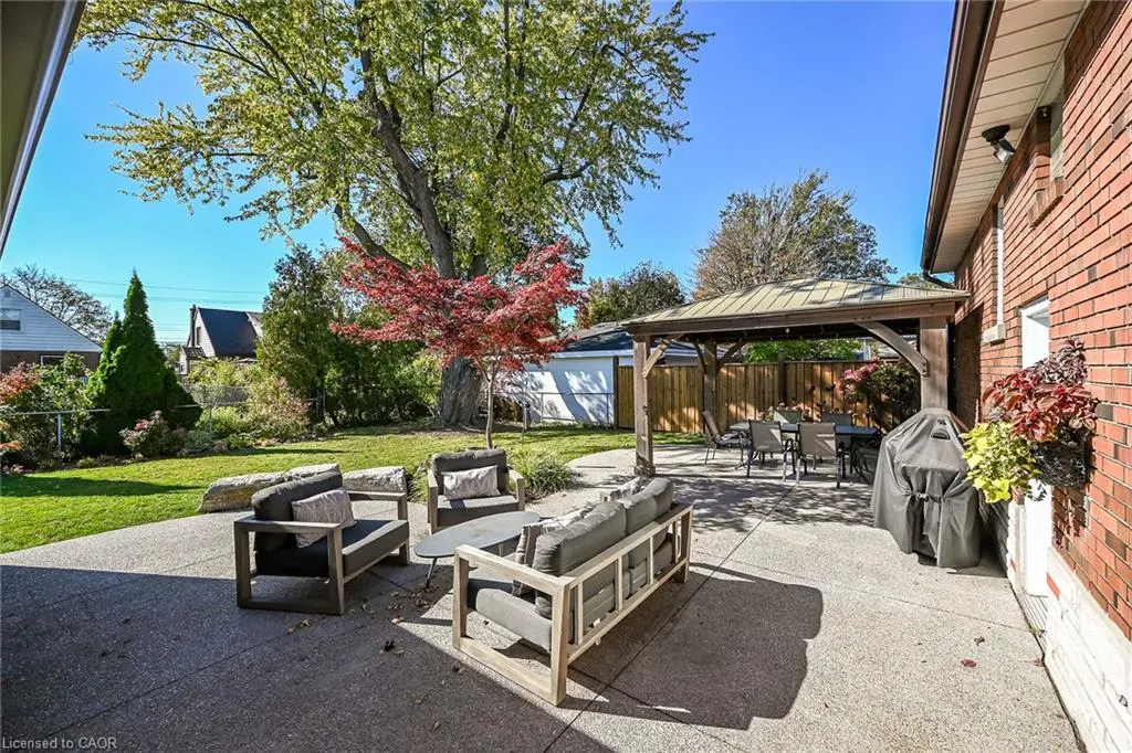10 Mulock Avenue