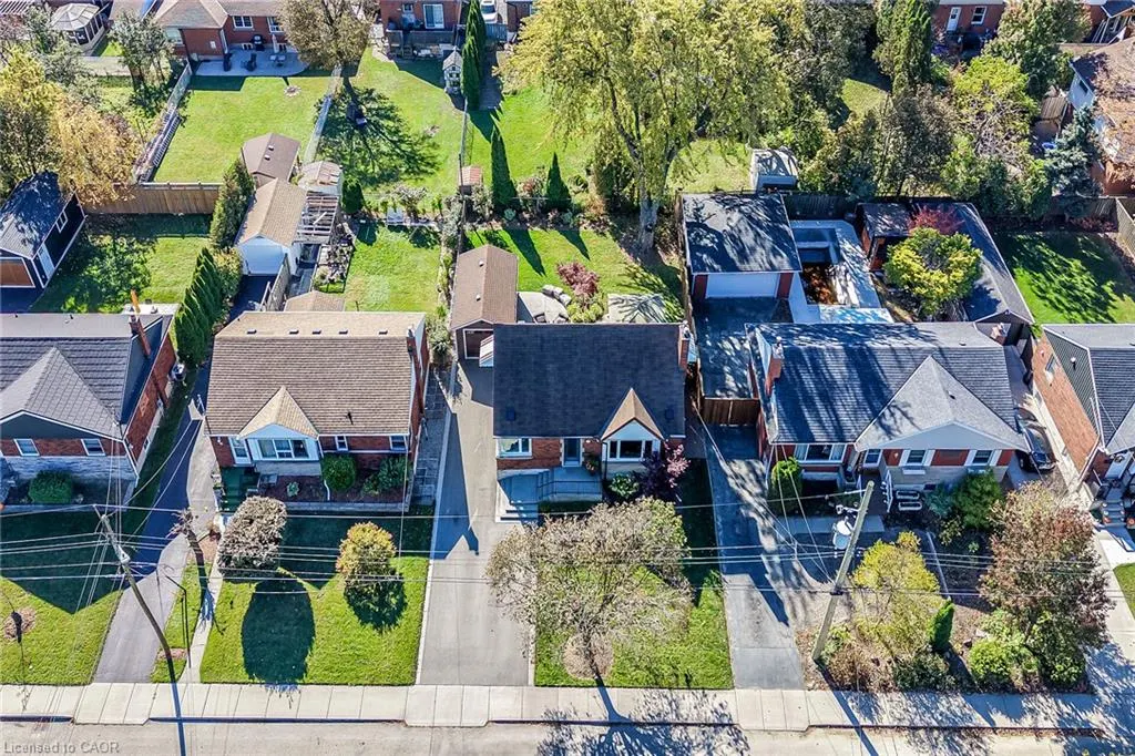 10 Mulock Avenue
