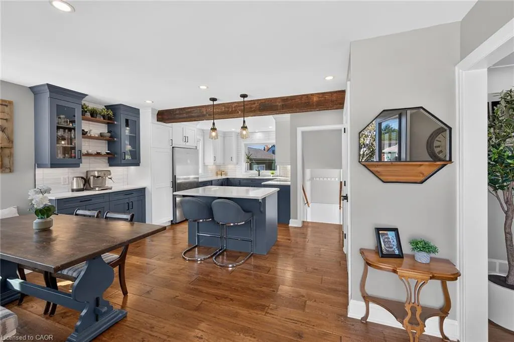 10 Mulock Avenue
