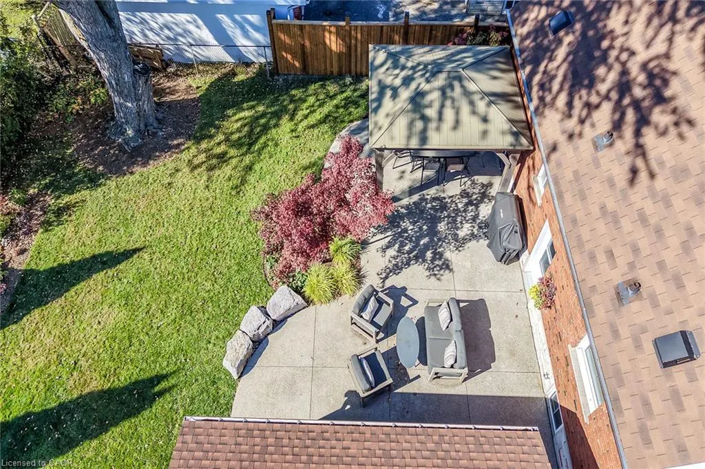 10 Mulock Avenue