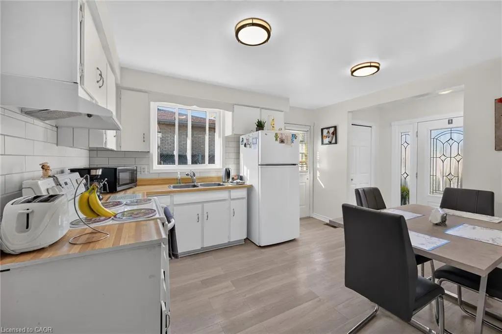 411 Queen Victoria Drive