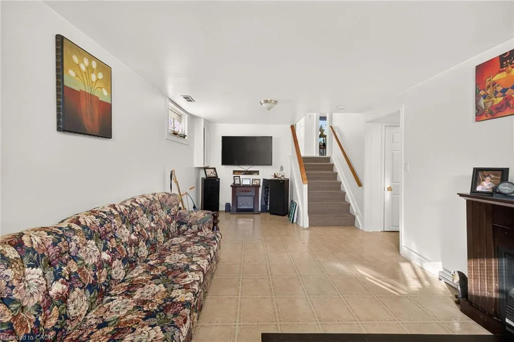 411 Queen Victoria Drive