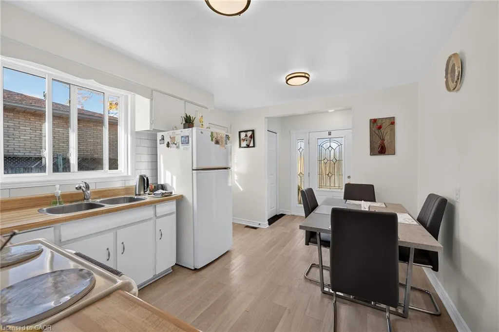 411 Queen Victoria Drive