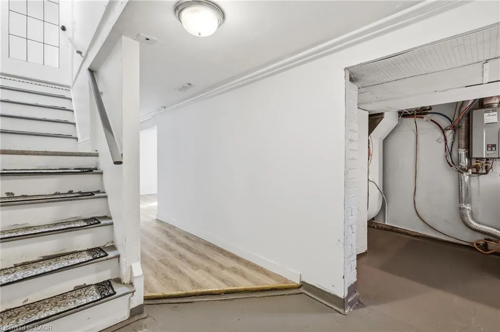 26 Sherman Avenue N