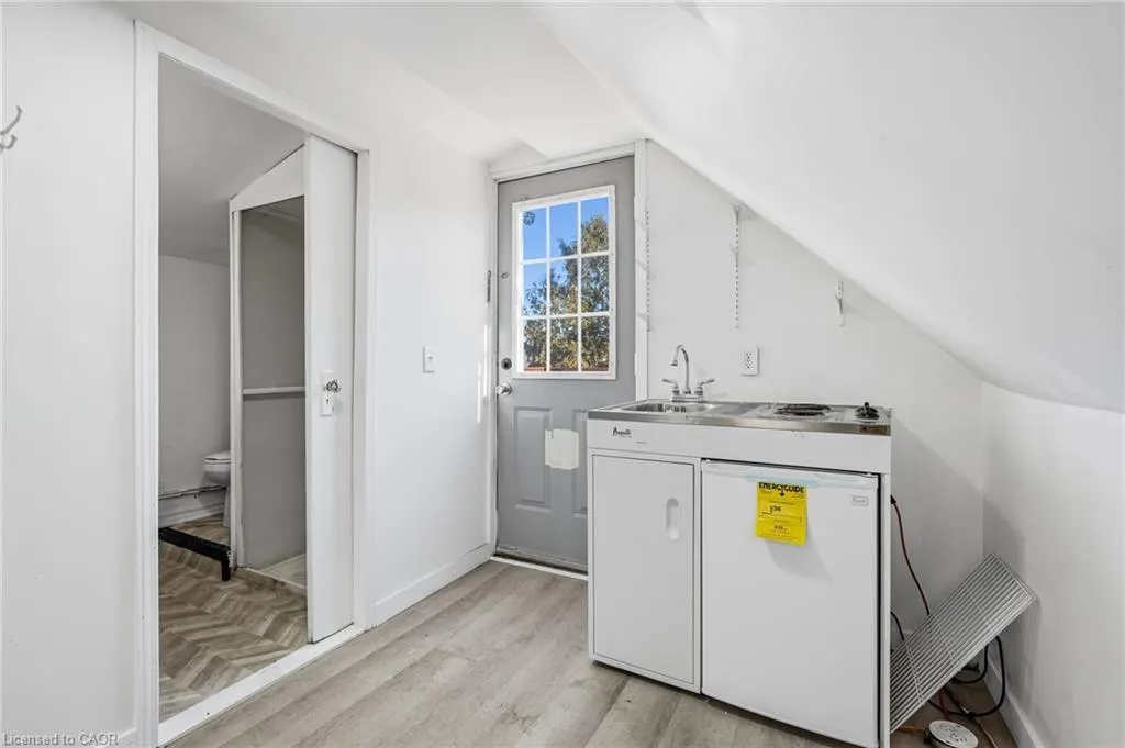 26 Sherman Avenue N