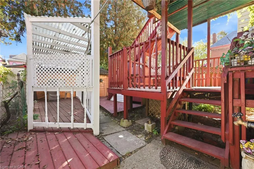 26 Sherman Avenue N