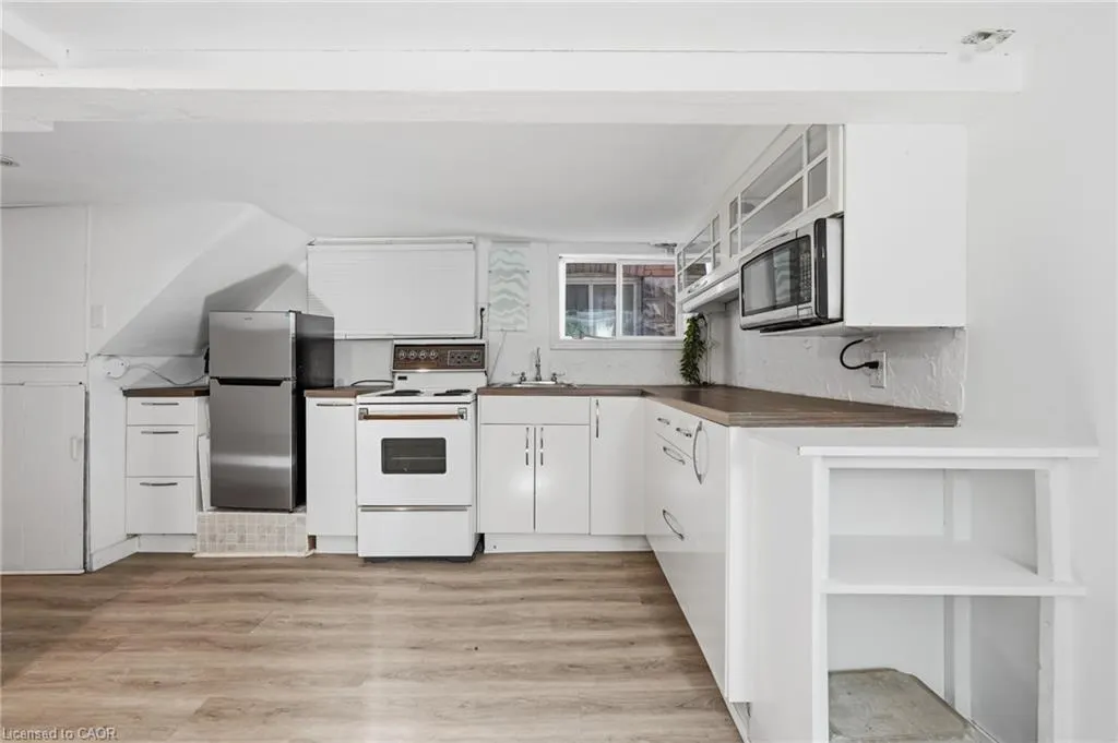26 Sherman Avenue N