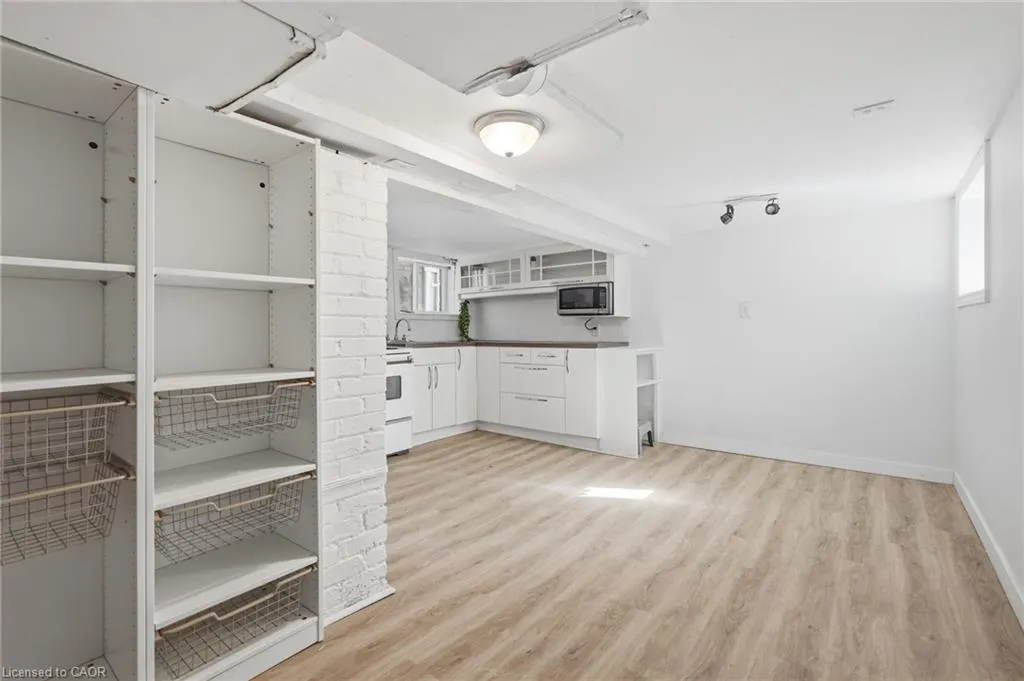26 Sherman Avenue N