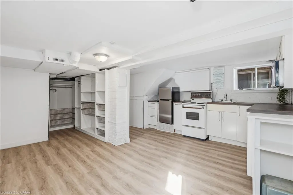 26 Sherman Avenue N