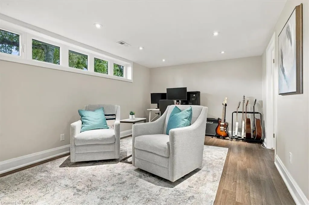 368 Aurora Crescent