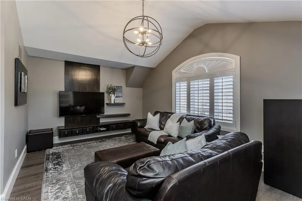 2248 Elmside Crescent