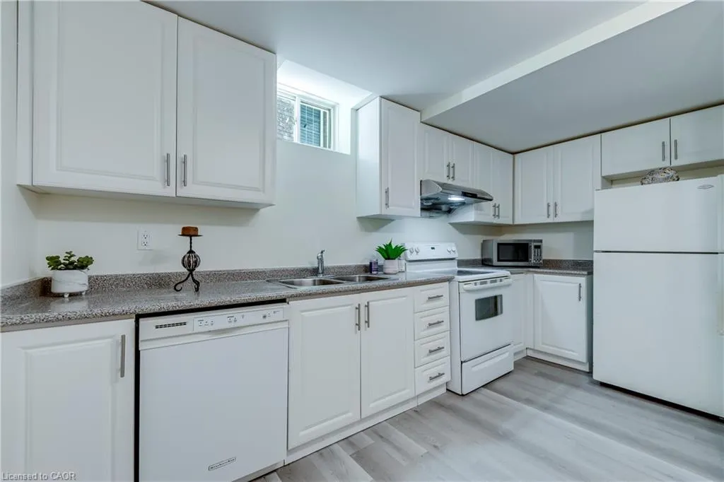 2241 Adirondak Trail