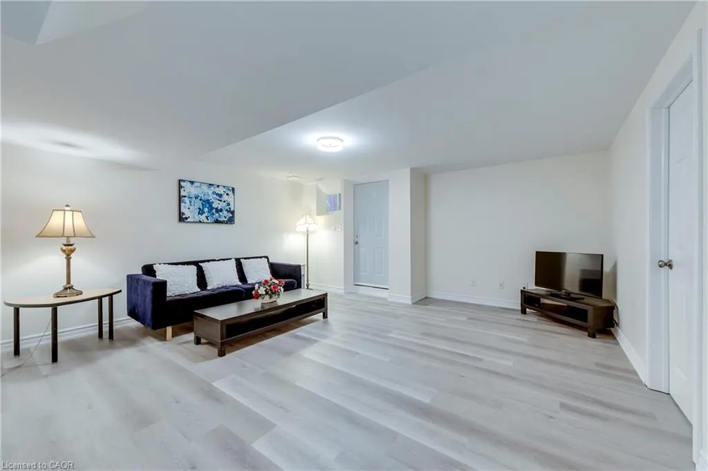 2241 Adirondak Trail