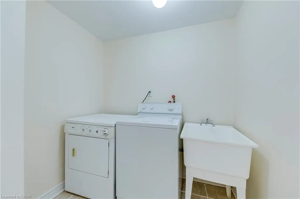 2241 Adirondak Trail