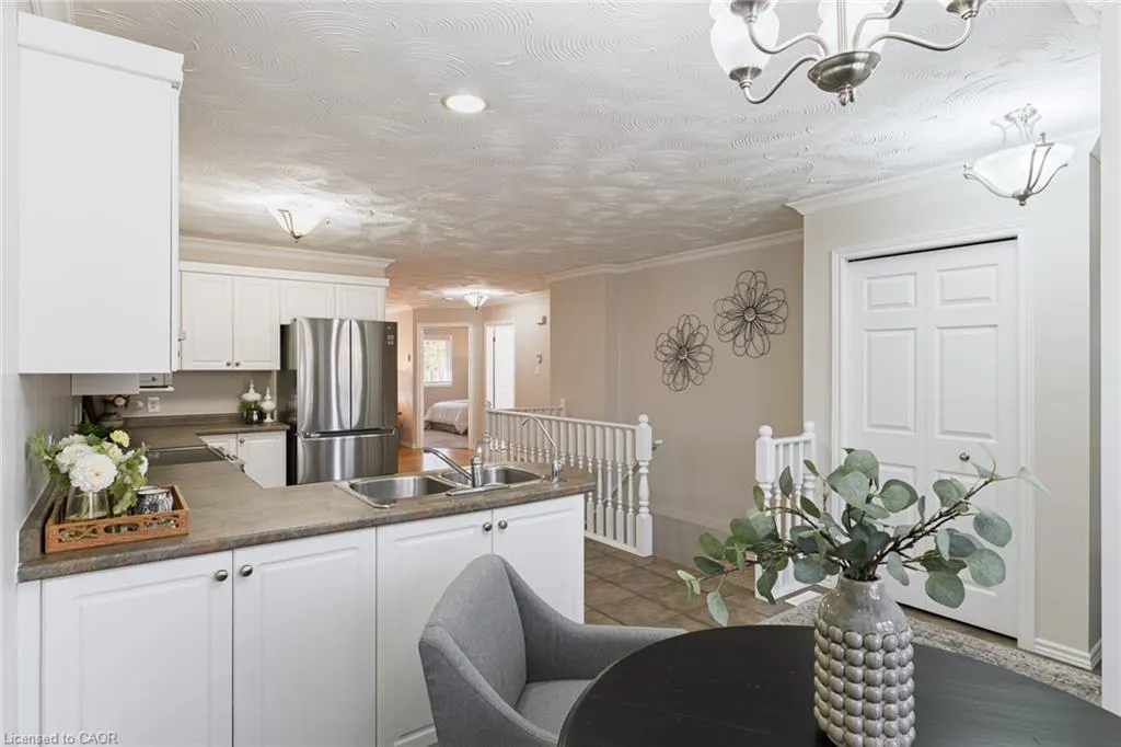 53 Beverly Street E #5