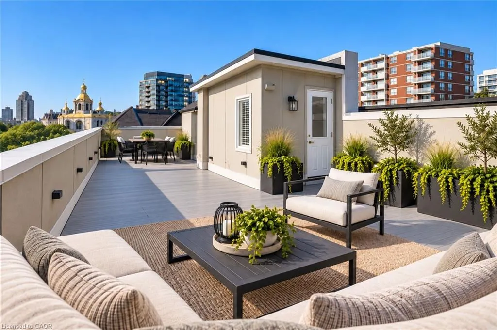 2090 Bates Common