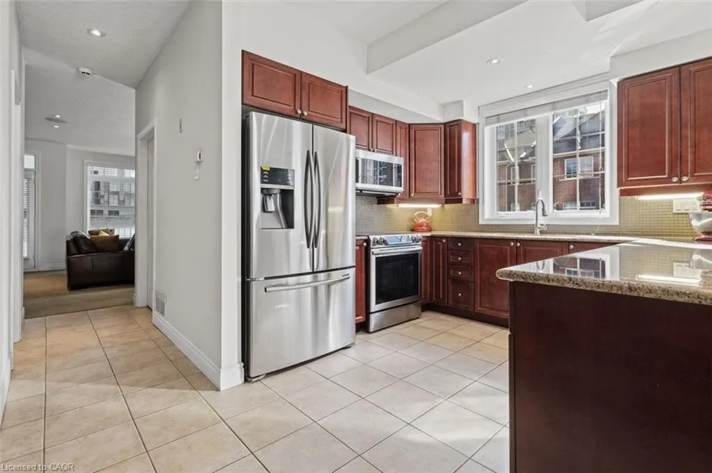 2090 Bates Common