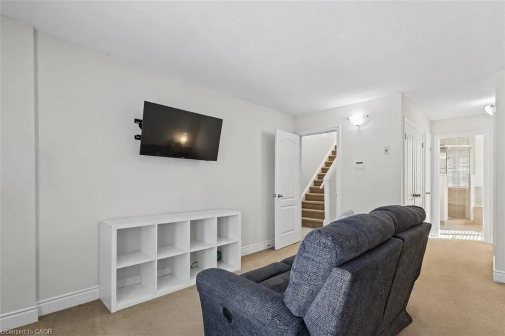 2090 Bates Common