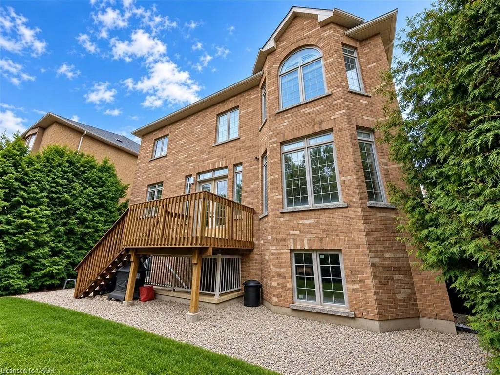 2121 Blackforest Crescent