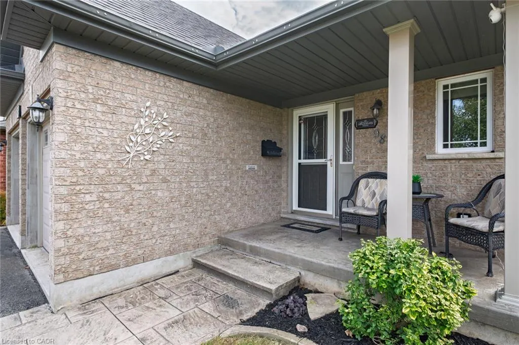 98 Sanders Crescent