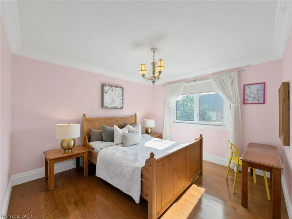 1396 Thorncrest Crescent