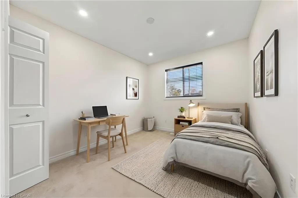 35 Thames Way
