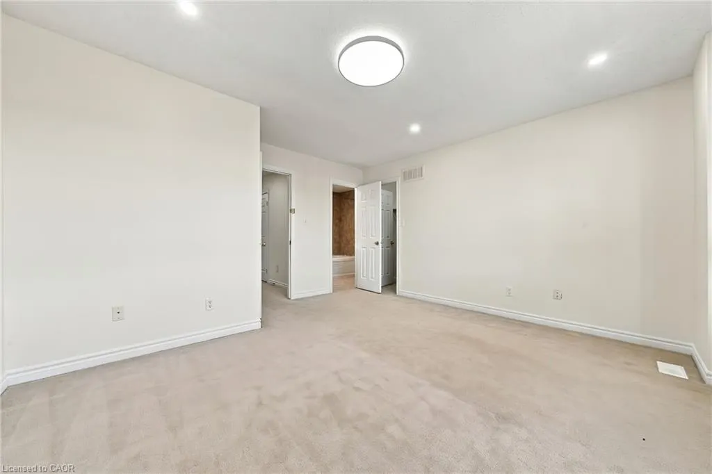35 Thames Way