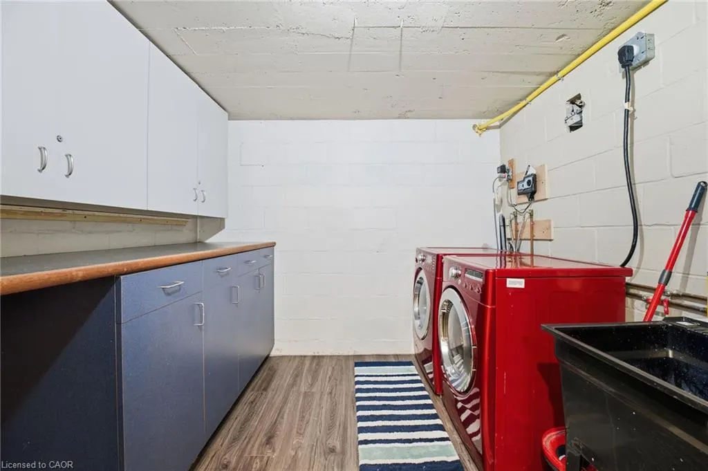 473 Mohawk Road W