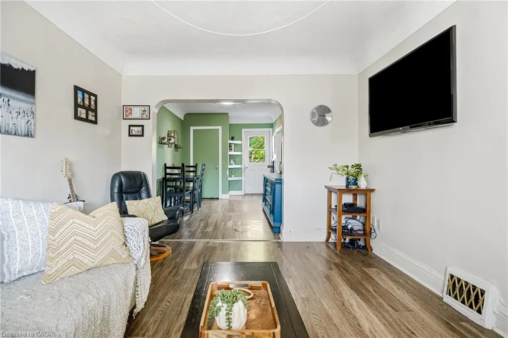 108 Robins Avenue