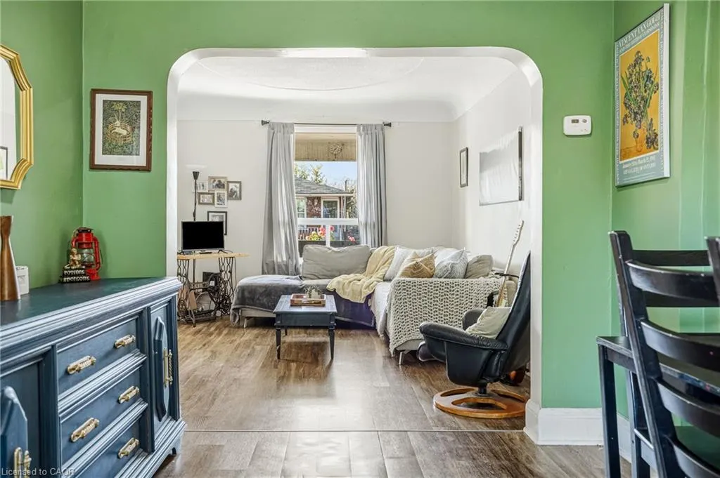 108 Robins Avenue