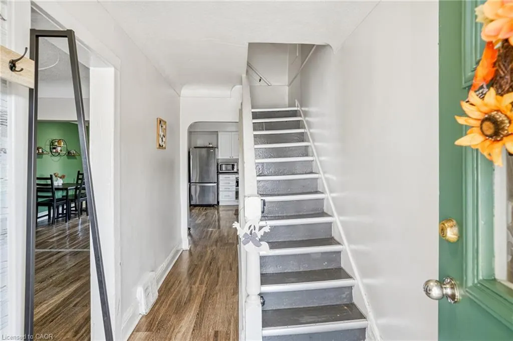 108 Robins Avenue
