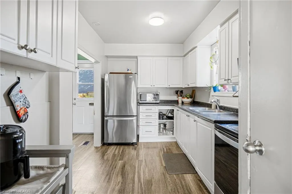 108 Robins Avenue