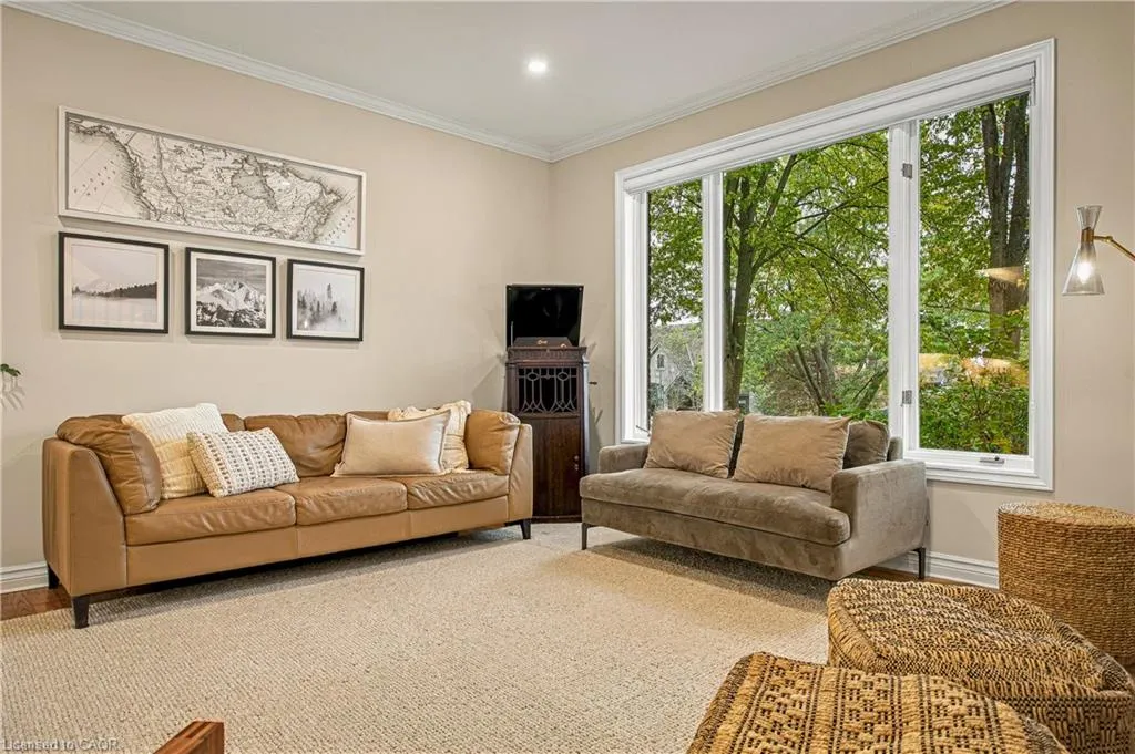 139 Oaklands Park Court