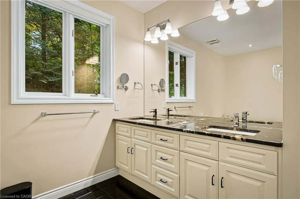 139 Oaklands Park Court