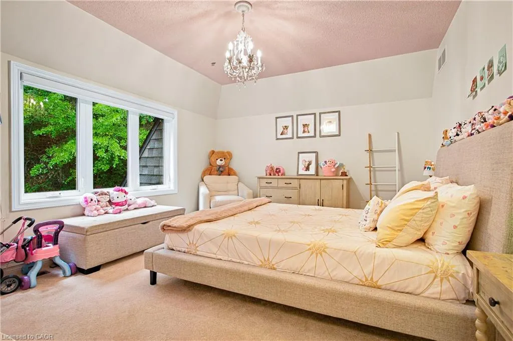 139 Oaklands Park Court