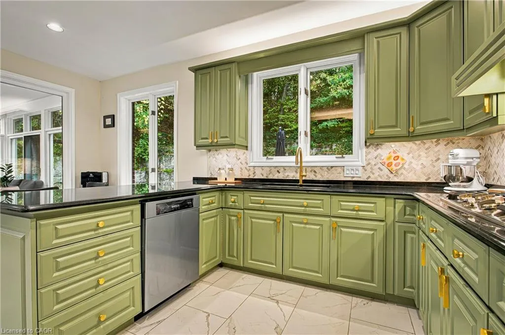 139 Oaklands Park Court
