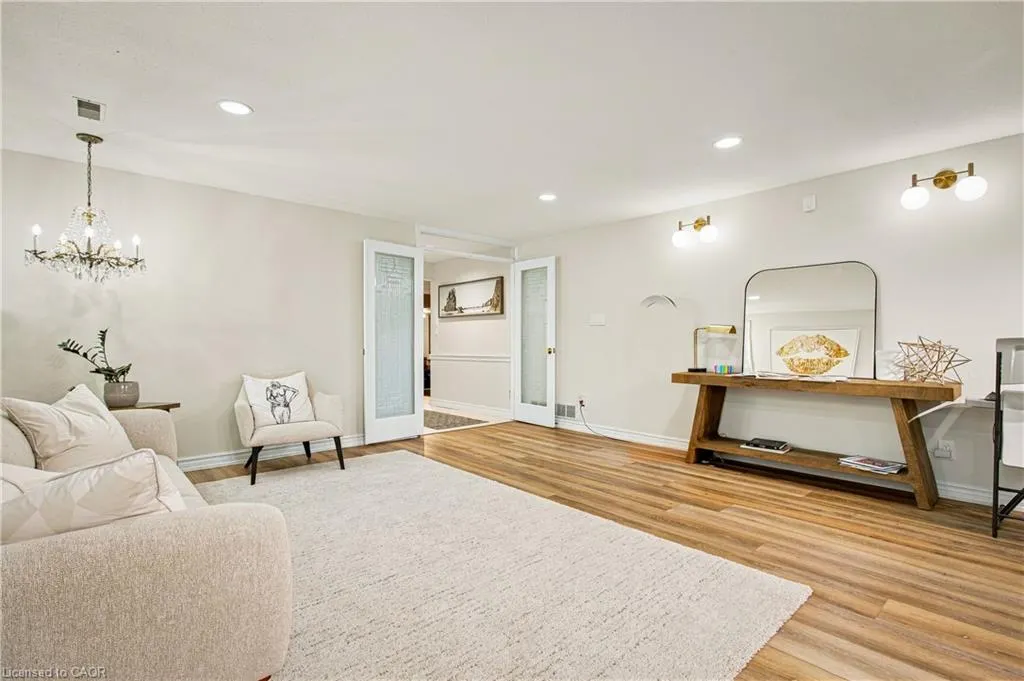 139 Oaklands Park Court