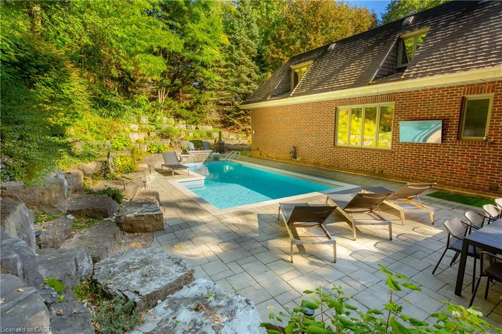 139 Oaklands Park Court