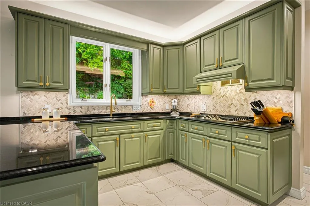 139 Oaklands Park Court