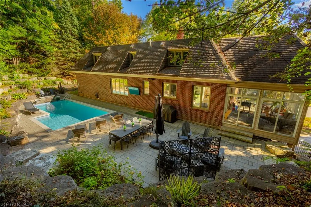 139 Oaklands Park Court