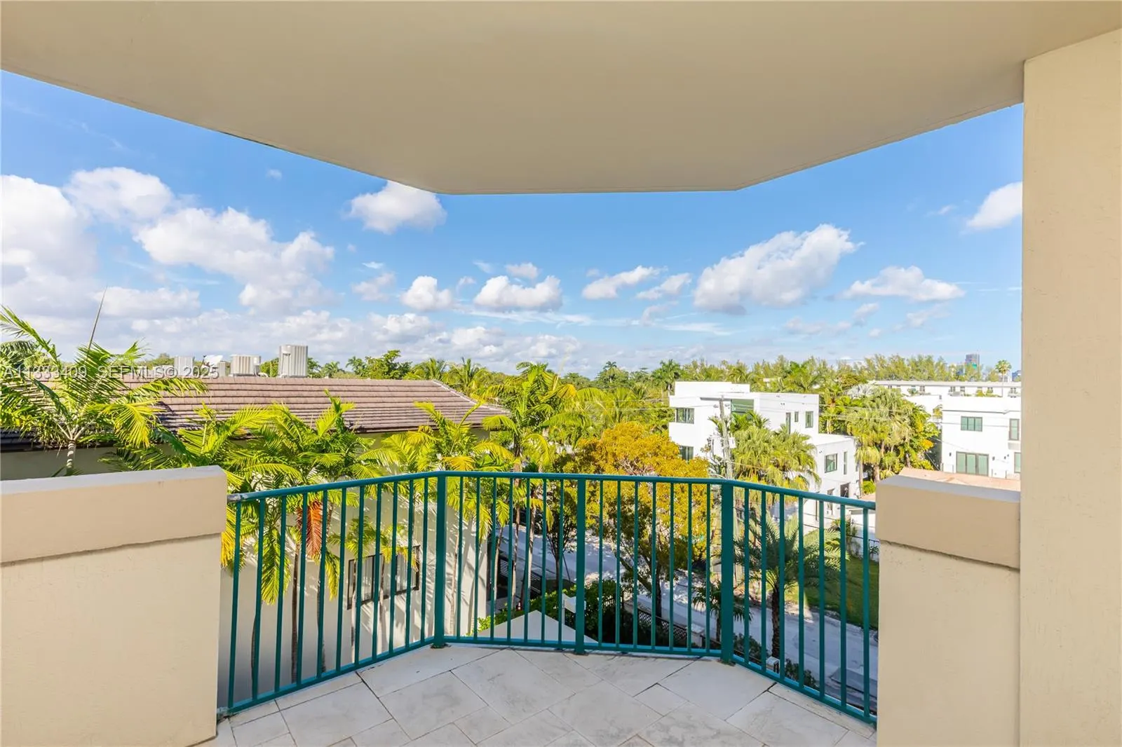 1660 W Glencoe St #302